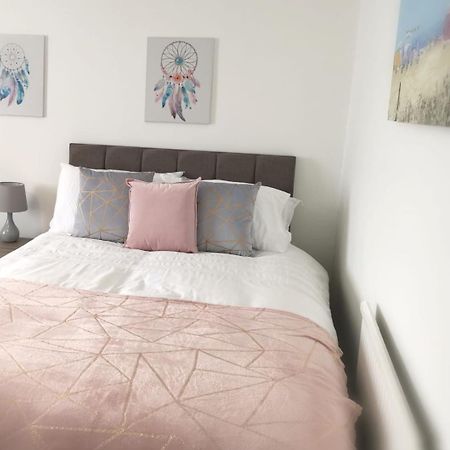 Parking, Smart Tv'S In All Rooms, Central Location Суонзи Екстериор снимка