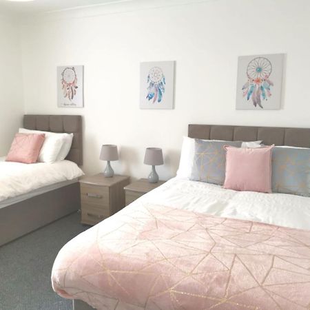 Parking, Smart Tv'S In All Rooms, Central Location Суонзи Екстериор снимка