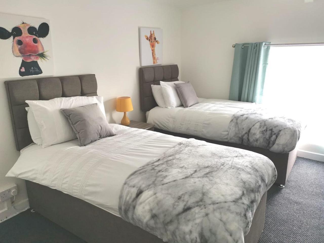 Parking, Smart Tv'S In All Rooms, Central Location Суонзи Екстериор снимка