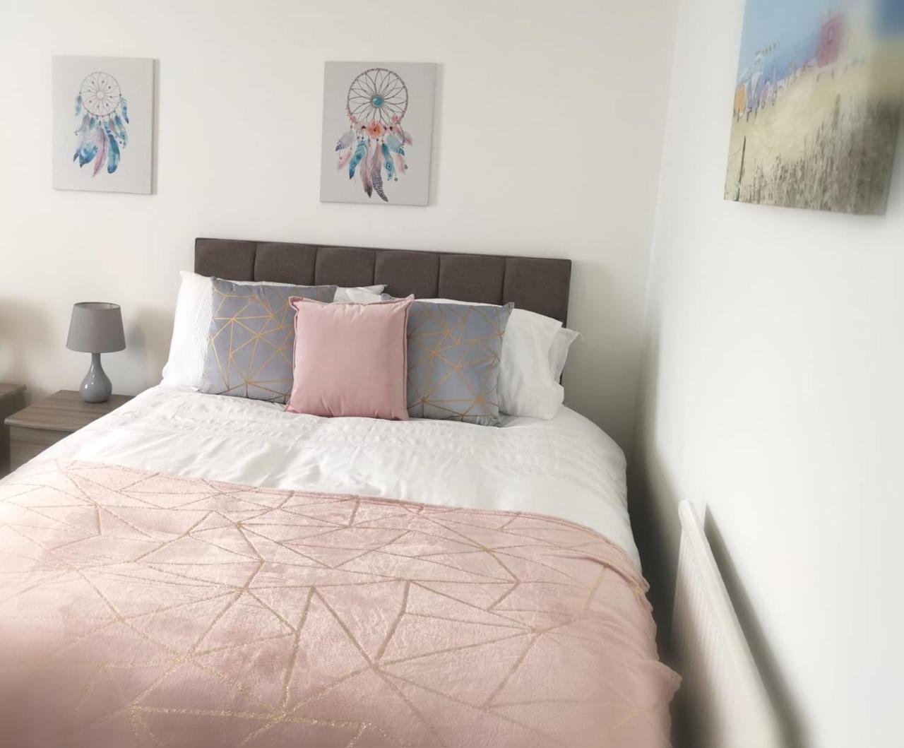 Parking, Smart Tv'S In All Rooms, Central Location Суонзи Екстериор снимка