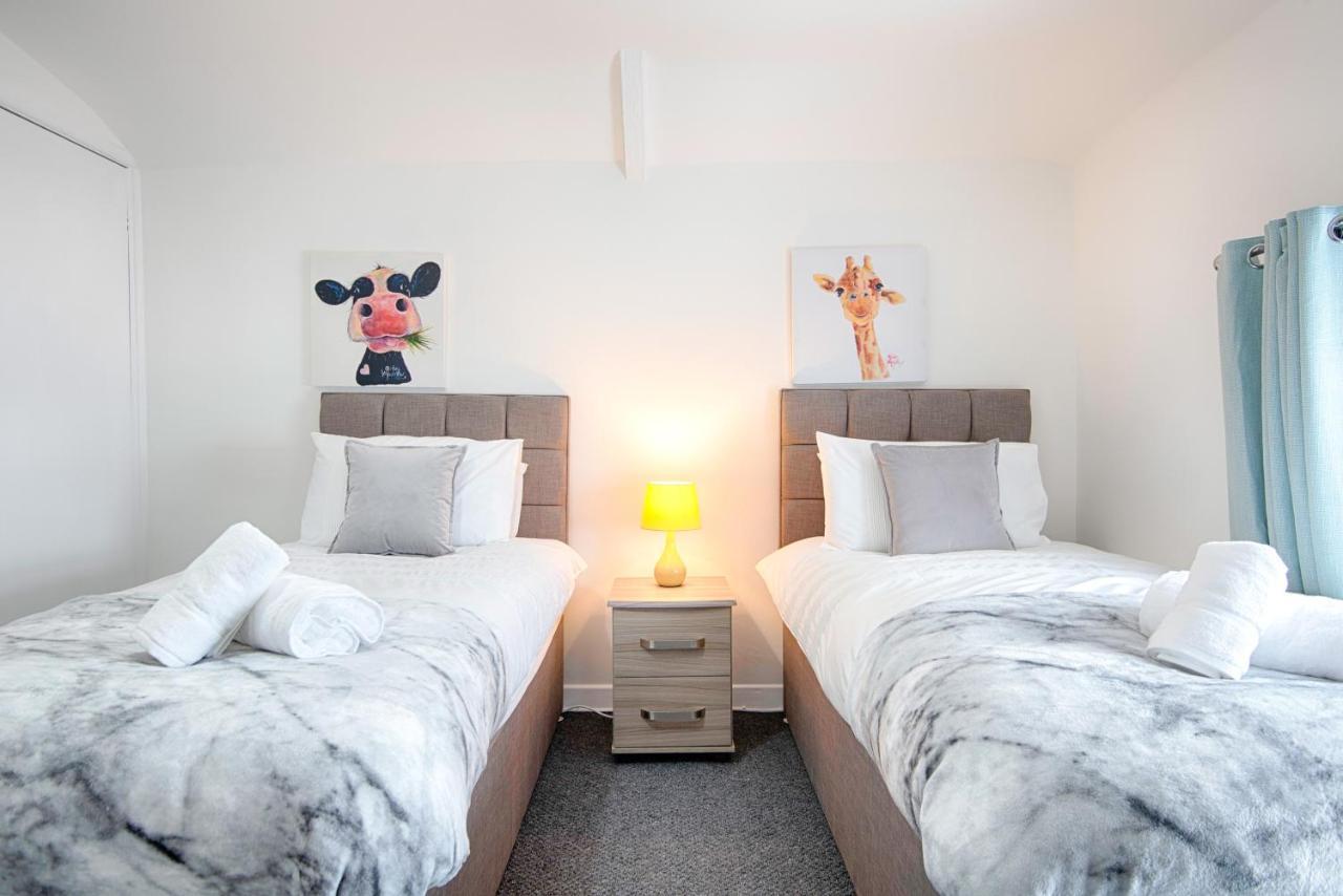 Parking, Smart Tv'S In All Rooms, Central Location Суонзи Екстериор снимка