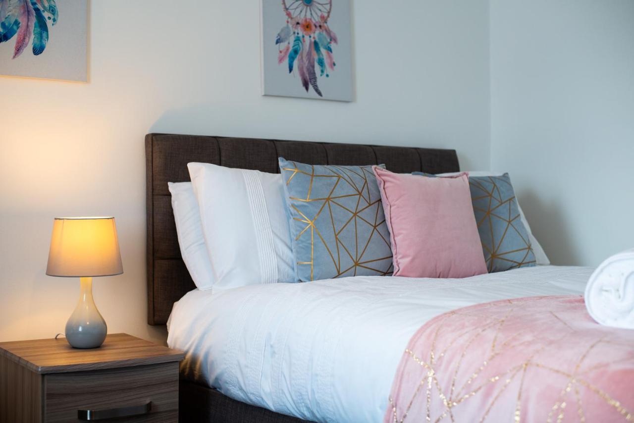 Parking, Smart Tv'S In All Rooms, Central Location Суонзи Екстериор снимка